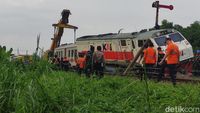 Proses Evakuasi KA Pandalungan Anjlok Libatkan Crane Dari Solo