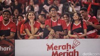 Selain itu, acara ini dipenuhi penonton dan sejumlah publik figur. 