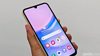 Galaxy A15 menawarkan layar Super AMOLED 6,5 inch dengan resolusi Full HD+ Foto: Adi Fida Rahman/detikINET