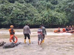 Kronologi Anggota SAR Hanyut Saat Cari Korban Hilang di Sungai Kerinci