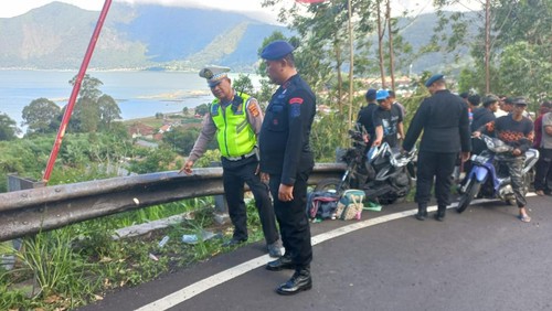 Titik lokasi kecelakaan yang menewaskan pasutri asal Jakarta di jalur Penelokan-Batur, Desa Kedisan, Kecamatan Kintamani, Kabupaten Bangli, Bali, Sabtu siang (13/1/2024). (Foto: Istimewa)