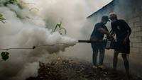 Pengasapan yang dilakukan oleh karang taruna secara mandiri itu sebagai upaya pencegahan penyebaran wabah DBD saat perubahan iklim yang berdasarkan data Kementerian Kesehatan (Kemenkes) sejak Januari hingga November 2023 tercatat ada 76.449 kasus DBD dengan 571 kasus kematian.   