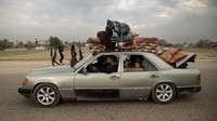 Warga Gaza hingga kini terus berpindah dari satu pengungsian ke pengungsian lain. Mereka mencari tempat berlindung untuk menghindari serangan darat dan udara Israel. (AP Photo/Mohammed Dahman)  