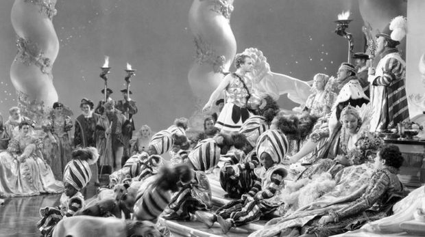 Cuplikan adegan dalam film A Midsummer Night's Dream.