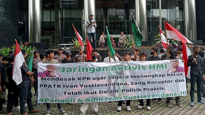 Jaringan Aktivis HMI meminta dan melaporkan Kepala Pusat Pelaporan dan Analisis Transaksi Keuangan (PPATK) Ivan Yustiavandana ke KPK. Kasus apa?
