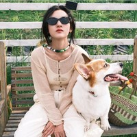 Song Zuer memulai karirnya di industri hiburan sebagai aktris cilik dalam sebuah acara TV tahun 2005, namun tidak mendapatkan pengakuan yang lebih luas sampai ia berperan sebagai putri suku dalam drama fantasi Novoland: Eagle Flag tahun 2019. Song Zuer dikenal karena kepolosan dalam perannya, dan netizen memuji kemampuan akting alaminya. Foto: Instagram