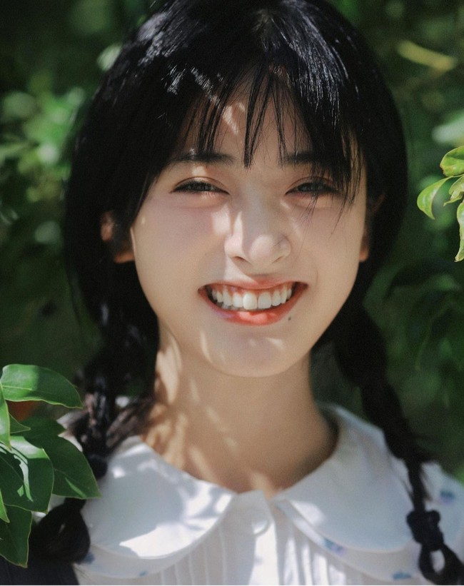 Shen Yue adalah salah satu artis China paling cantik 2023. Ia meraih kepopuleran lewat remake drama romantis Taiwan Meteor Garden pada 2018. Tak hanya cantik dan suka bertingkah humoris, Shen Yue juga jago fotografi. Banyak penggemar setianya penasaran dengan daftar merek kamera yang ia gunakan. Foto: Instagram