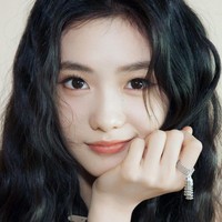 Terkenal karena perannya dalam One Second (2020) dan Impasse (2021) karya Zhang Yimou, Liu Haocun masuk dalam daftar aktris China tercantik 2023. Terlepas dari kecantikannya yang bikin kagum, Liu Haocun pernah jadi kontroversi dan dibully, karena kedua orangtuanya yang memiliki studio tari membuat siswanya cedera parah dan lumpuh. Foto: Instagram