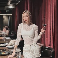 Aum Lukkana, yang juga populer sebagai YouTuber, cukup eksis di media sosial. Dia memiliki 2,2 juta followers Instagram. Foto: Instagram/@lukkanaaum