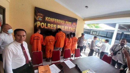 Polres Buleleng saat merilis lima tersangka kasus narkoba di Polres Buleleng, Sening (15/1/2024). Mereka ditangkap awal 2024.