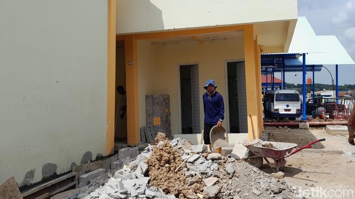 Bangunan Pasar Mebel Solo yang rusak sebelum dipakai, Senin (15/1/2024).