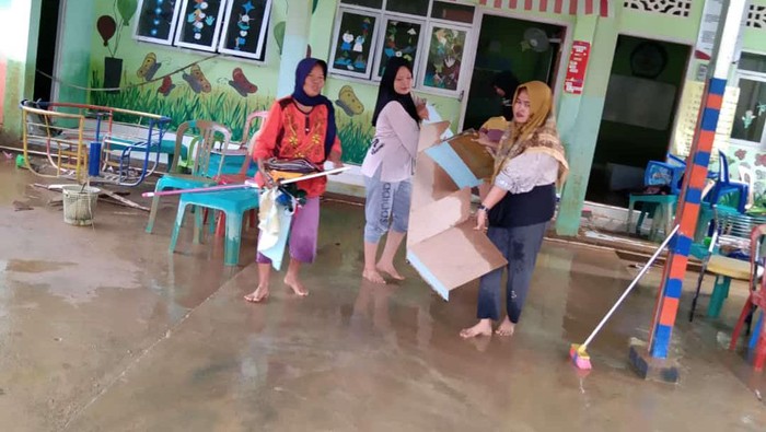 Banjir Muratara mulai surut, bergeser ke wilayah lain.