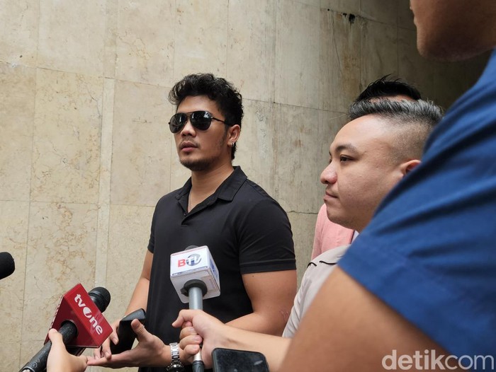 Bima Prawira, pemeran pria di film porno Jaksel diperiksa sebagai tersangka.