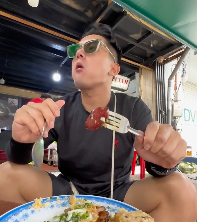 Jika dilihat dari bawah terlihat jelas hidung Boy William kini menjadi jauh lebih mancung dan ramping. Penampilannya pun dipuji jadi makin ganteng. Foto: Instagram/@boywilliam17