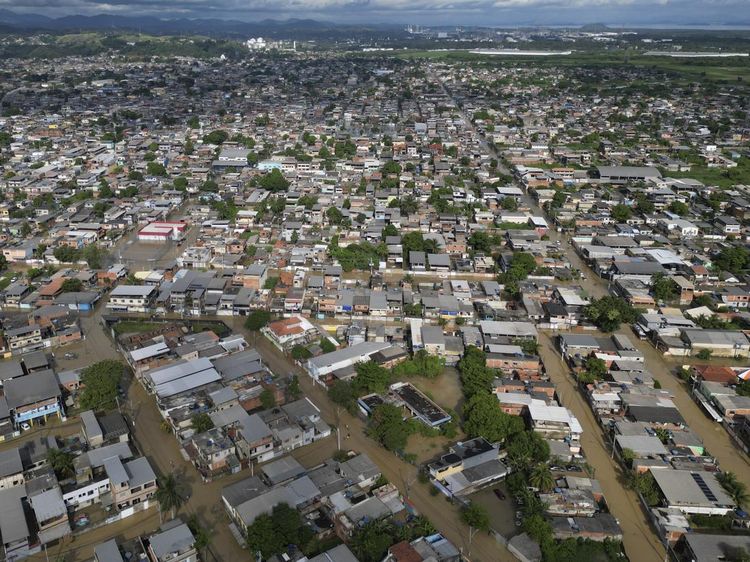 Foto-foto Banjir Terjang Duque de Caxias di Brasil