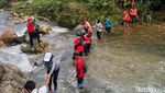 Basah-basahan di Curug Hordeng Sentul Lebih Dulu, Makan Nasi Liwet Kemudian