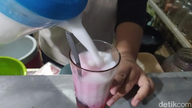 Depot Es Semanggi di Kota Magelang.