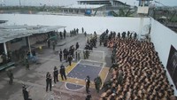 Dalam penggerebakan itu dilaporkan bahwa sejumlah bahan peledak, peralatan listrik dan minuman keras telah disita. Operasi itu juga dilakukan di penjara-penjara lain, termasuk di Cuenca, di selatan Ekuador, yang menjadi lokasi salah satu penjara terbesar negara itu, di mana “kendali penuh telah direbut kembali.”