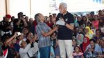 Ganjar Bertemu Penderas Kelapa di Banjarnegara Ingatkan Keselamatan Kerja