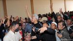 Ganjar Bertemu Penderas Kelapa di Banjarnegara Ingatkan Keselamatan Kerja