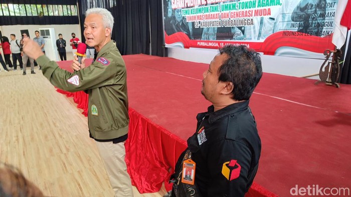 Ganjar Pranowo saat melakukan safari politik ke Kabupaten Purbalingga, Senin (15/1/2024).
