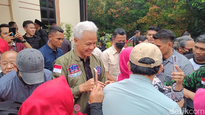 Ganjar Pranowo saat bertemu pendukungnya di Kabupaten Purbalingga, Senin (15/1/2024).