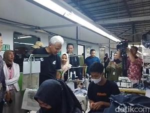 Kunjungi Pabrik Garmen di Banjarnegara, Ganjar Nilai Ekonomi Belum Pulih 100%