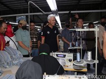 Ganjar Serap Aspirasi Buruh Pabrik di Banjarnegara