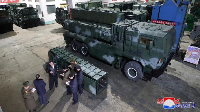 Gaya Kim Jong Un Saat Kunjungi Pabrik Senjata Korut North Korean leader Kim Jong Un visits a munitions factory at an undisclosed location in this picture released by North Korea's Korean Central News Agency (KCNA) on January 10, 2024. KCNA via REUTERS ATTENTION EDITORS - THIS IMAGE WAS PROVIDED BY A THIRD PARTY. REUTERS IS UNABLE TO INDEPENDENTLY VERIFY THIS IMAGE. NO THIRD PARTY SALES. SOUTH KOREA OUT. NO COMMERCIAL OR EDITORIAL SALES IN SOUTH KOREA.