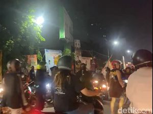 Mencekam! Gerombolan Pemotor Sempat Bikin Macet Bundaran Waru