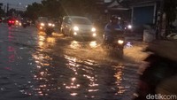 Hujan yang  menguyur kawasan Sidoarjo terjadi sejak pukul 17.00 WIB. Setelah sebelumnya mendung tebal terjadi sekitar pukul 16.00 WIB.
