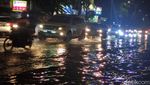 Diguyur Hujan Deras Jalanan di Sidoarjo Terendam Banjir