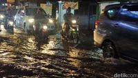 Diguyur Hujan Deras Jalanan Di Sidoarjo Terendam Banjir