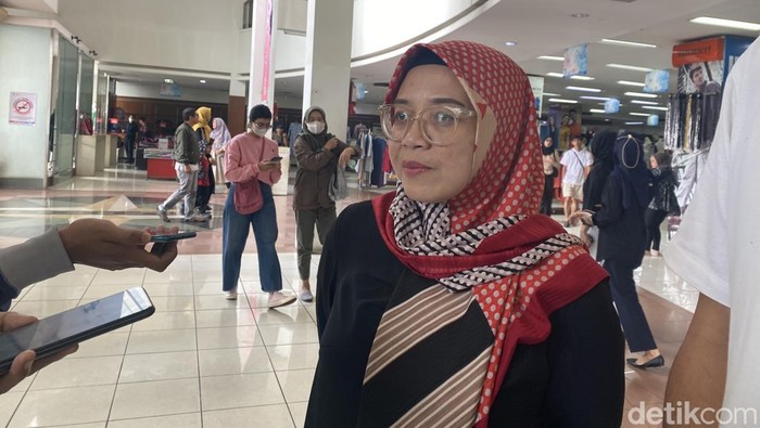 Human Resource Development Toserba Tiara Sukabumi, Rini Herniati.