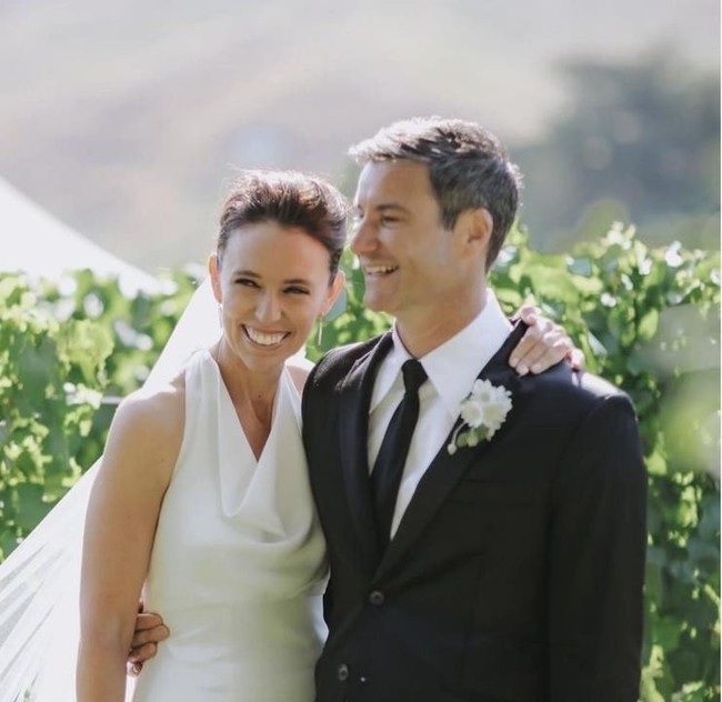 Jacinda Ardern melaksanakan pernikahan secara terbatas pada Sabtu (13/1/2024). Pernikahannya hanya dihadiri 75 tamu undangan. Jacinda dinikahi kekasihnya setelah bertunangan selama lima tahun.Foto: Felicity Jean Photography