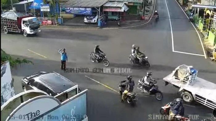 Jalan Jogja-Wonosari, Senin (15/1/2024), pukul 06.33 WIB.