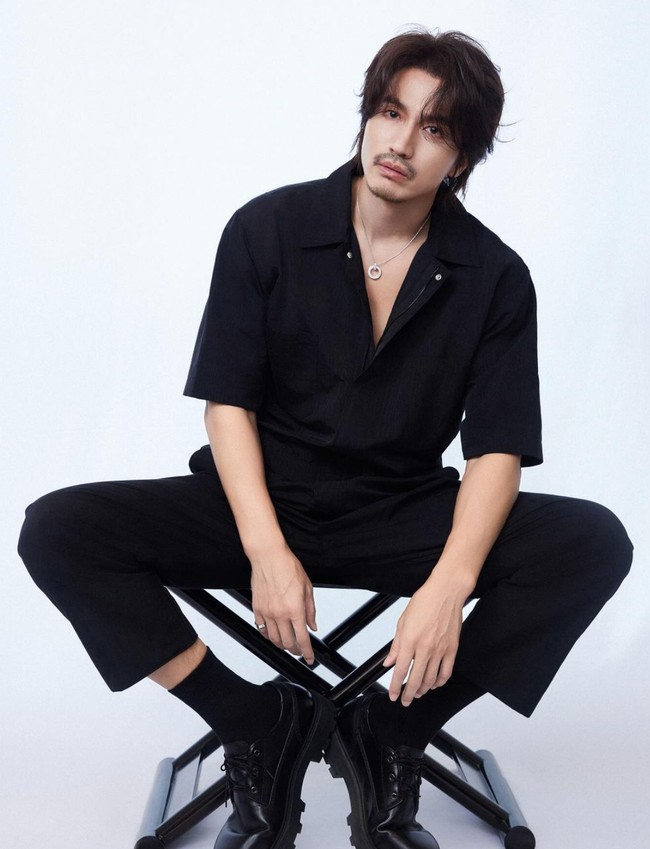 Bintang serial drama Meteor Garden itu kerap disorot karena penampilannya yang awet muda. Ketampanannya pun tak jarang bikin para wanita ikut terpesona. Foto: Instagram/@jerry_yan_official