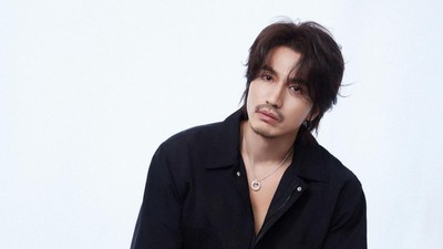 7 Foto Terbaru Jerry Yan di Usia 47 Tahun, Makin Manly Dengan Kumis & Jenggot