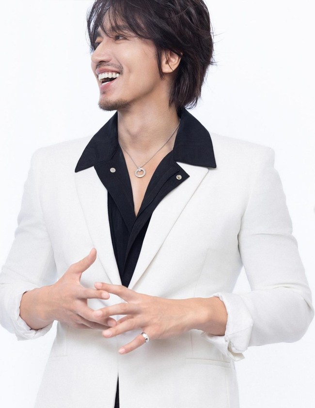 Jerry diketahui sempat meraih penghargaan Mnet Asian Music Awards 2004 kategori Best Asia Pop Artis melalui album perdananya, Jerry For You. Foto: Instagram/@jerry_yan_official