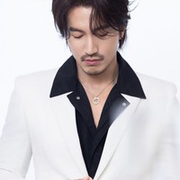 Walaupun usianya kini sudah hampir setengah abad namun penampilan Jerry Yan seolah tak menua. Beragam pujian pun kerap diterima oleh aktor kelahiran 1977 itu. Foto: Instagram/@jerry_yan_official
