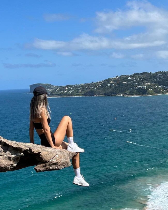 Jessica Du adalah model asal China yang dikenal suka olahraga dan beraktivitas ekstrem. Foto: Instagram Jessica Du