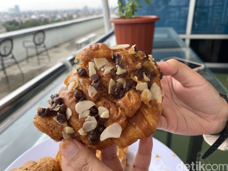 Just Better Stuff, croissant kaki lima yang hits di Cipete