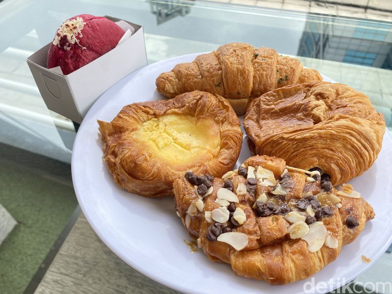 Just Better Stuff, croissant kaki lima yang hits di Cipete