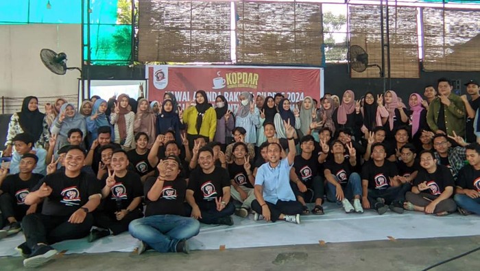 Ratusan aktivis mahasiswa dari berbagai kampus dan elemen organisasi se-Provinsi Sumatera Utara menghadiri Kopi Darat Formasi Indonesia Moeda (FIM) di Pos Ambai Coffee Medan.