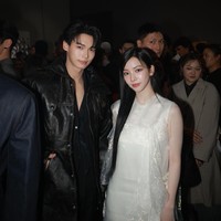 Penggemar pun heboh melihat foto Karina aespa dengan aktor Thailand Win Metawin, yang populer membintangi drama gay 2gether bersama Bright Vachirawit. Foto: dok. Instagram @karina_aespas_