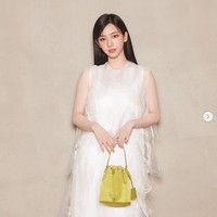 Karina aespa meramaikan gelaran Milan Fashion Week 2024 sebagai perwakilan rumah mode Prada. Penampilannya sudah menjadi perbincangan sejak dikabarkan terbang ke Milan pada Jumat (12/1/2024) melalui akun Twitter resmi @Prada. Foto: dok. Instagram @karina_aespas_