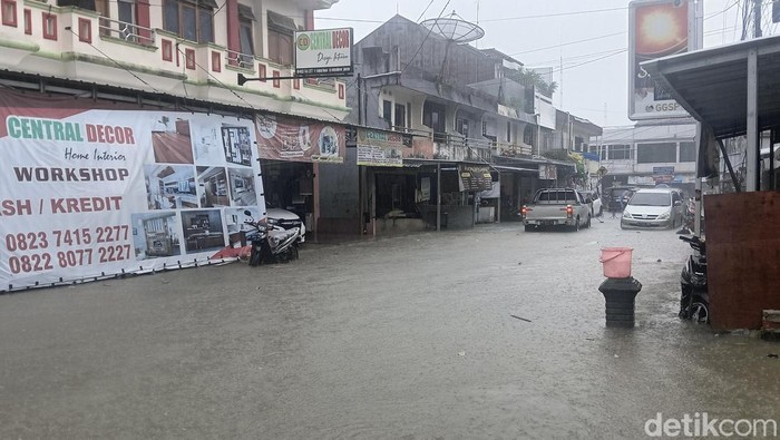 Kecamatan Tamansari, Pangkalpinang tergenang banjir usai hujan.