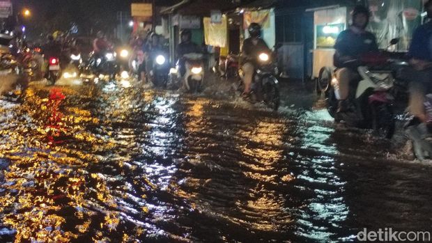 kemacet di jalan gajah mada sidoarjo