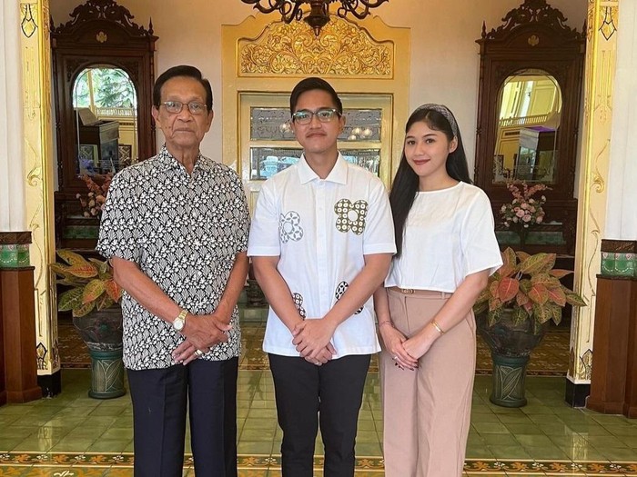 Ketum PSI Kaesang Pangarep dan istri Erina Gudono bersama Sri Sultan HB X.