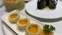 Restoran Kim Tia ini buka setiap hari mulai di jam makan siang, yakni 11.00-13.00 dan di jam makan malam, yakni di pukul 17.30-22.00. Harganya mulai Rp 45.000-Rp 300.000-an. Foto: detikcom